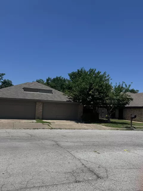 6319 Holiday Ln, North Richland Hills, TX 76182