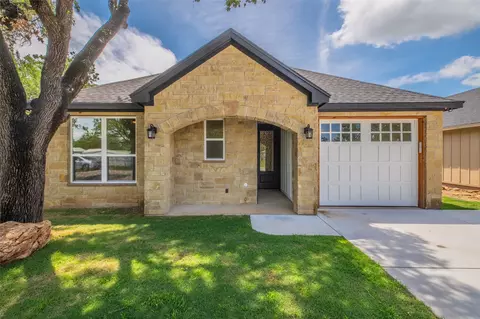 2719 Sycamore Ct, Granbury, TX 76048