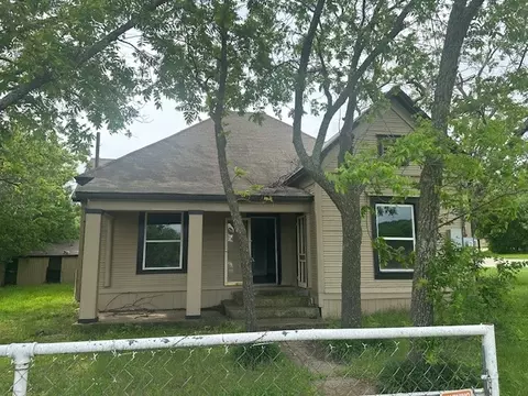 515 15th St SW, Mineral Wells, TX 76067