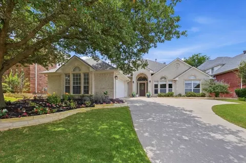 6304 Southern Hills Dr, Fort Worth, TX 76132