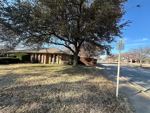 1053 Cloverdale Ln, Desoto, TX 75115