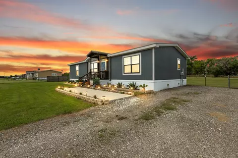 2827 Grays Prairie Ln, Scurry, TX 75158