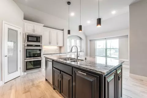 505 Livia St, Burleson, TX 76028