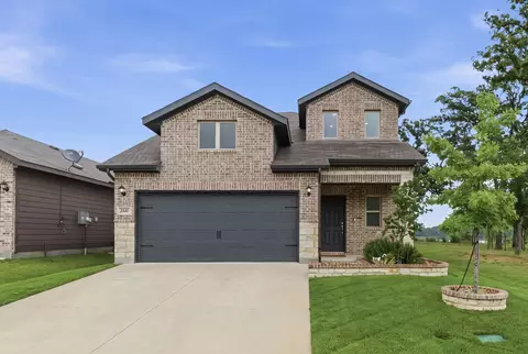 1017 King St, Aubrey, TX 76227