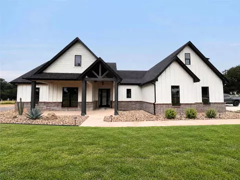 121 Cartwright Rd, Weatherford, TX 76087