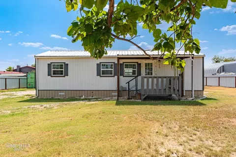 310 10th St, Hawley, TX 79525