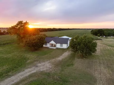 300 Grellhesl, West, TX 76691