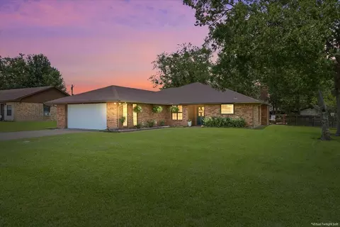 118 Rocky Creek Ave, Groesbeck, TX 76642