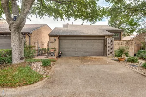 3316 Courtyard Pl, Farmers Branch, TX 75234