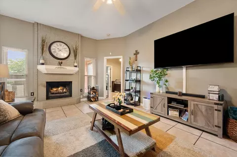 728 Saddle Rd, White Settlement, TX 76108