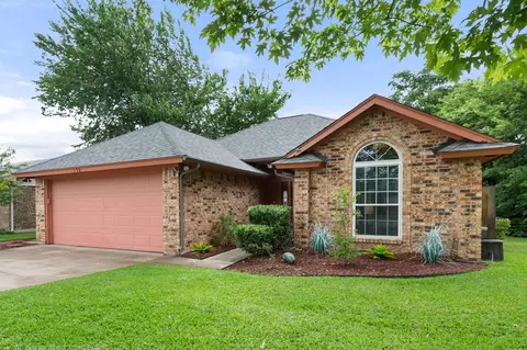 728 Saddle Rd, White Settlement, TX 76108