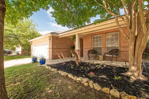 600 Fossil Wood Dr, Saginaw, TX 76179
