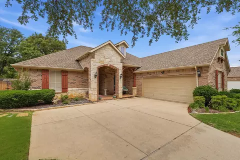 8106 Summerleaf Dr, Arlington, TX 76001