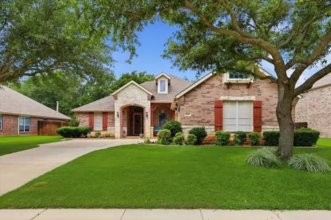 8106 Summerleaf Dr, Arlington, TX 76001
