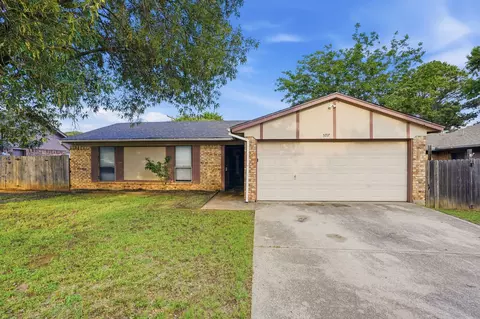 5717 Cedar Ridge Dr, Arlington, TX 76017