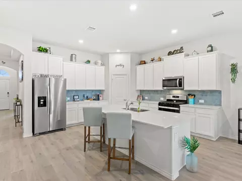 10017 Gray Barrel Dr, Aubrey, TX 76227