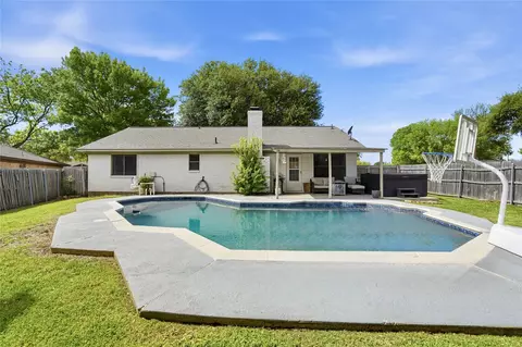 1701 Tobie Layne St, Benbrook, TX 76126