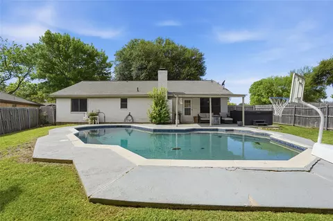 1701 Tobie Layne St, Benbrook, TX 76126