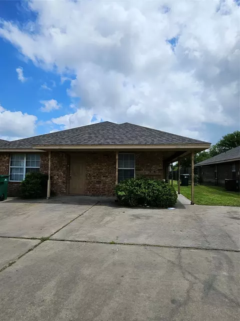227-229 E Craven Ave, Lacy Lakeview, TX 76705
