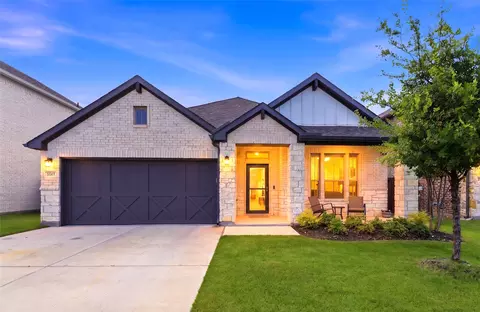 5545 Summit Creek Rd, Fort Worth, TX 76126