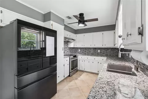 Kitchen - 139 Moses Manor Dr, Lorena, TX 76655 photo 2 of 4