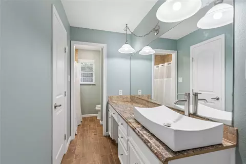 Bath - 139 Moses Manor Dr, Lorena, TX 76655 photo 2 of 2