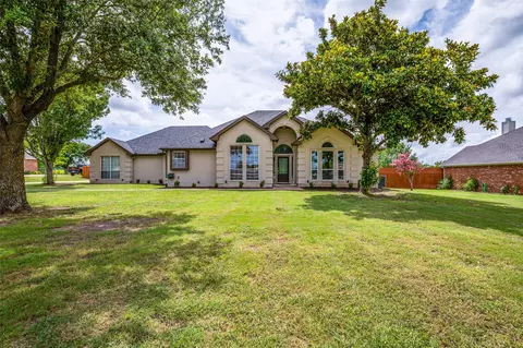 1320 E Highland Rd, Waxahachie, TX 75167