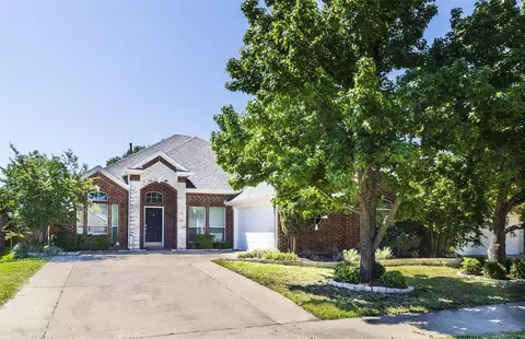 10706 Saint Annes Dr, Rowlett, TX 75089