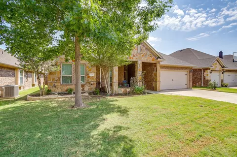 316 Madison St, Burleson, TX 76028