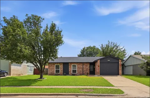 5216 Young Dr, The Colony, TX 75056