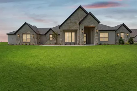 241 Martin Dr, Granbury, TX 76049