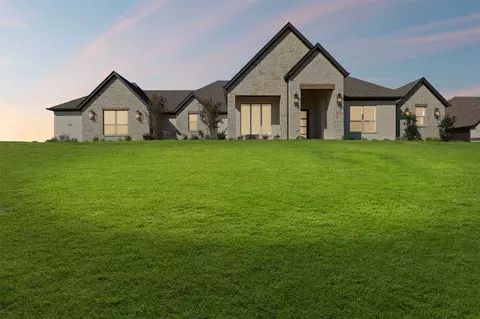241 Martin Dr, Granbury, TX 76049