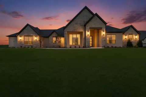 241 Martin Dr, Granbury, TX 76049