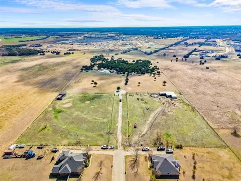 710 E Reindeer Rd, Lancaster, TX 75146 photo 4