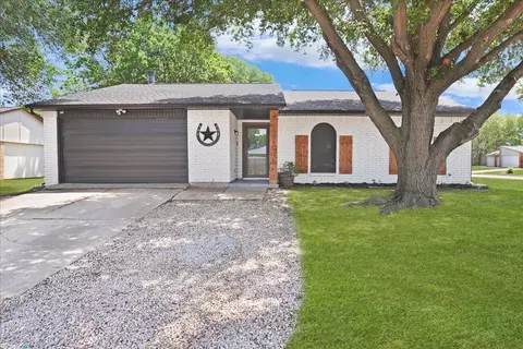7313 Lee Dr, Forest Hill, TX 76140