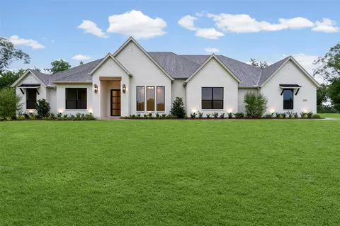 1130 E Landings N, Granbury, TX 76049