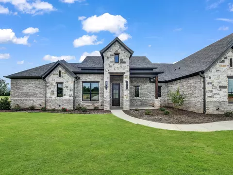 305 Wrangler Ct, Weatherford, TX 76088