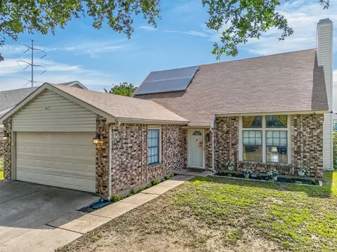 5207 Nocona Ln, Arlington, TX 76018