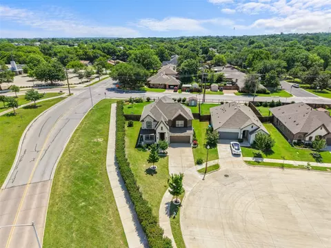 2828 Dancing Flame Dr, Denton, TX 76201