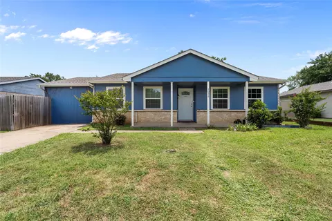 7036 Sandybrook Dr, Fort Worth, TX 76120