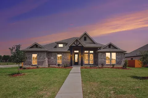 1909 Barrix Ln, Desoto, TX 75115