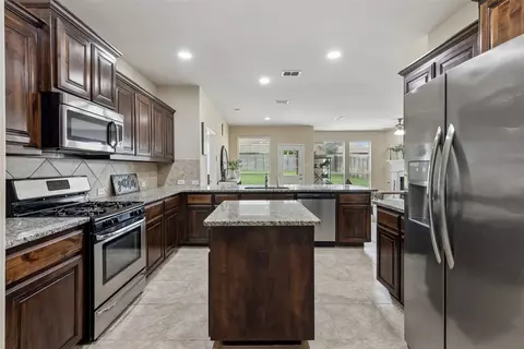 Kitchen - 117 Cole Ct, Argyle, TX 76226 photo 2 of 3