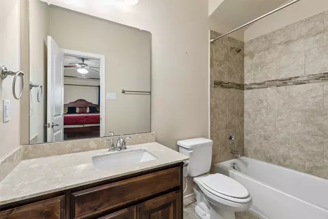 Bath - 117 Cole Ct, Argyle, TX 76226 photo 2 of 2
