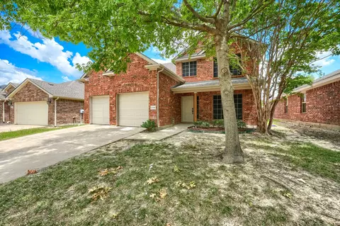 2046 Lake Trail Dr, Heartland, TX 75126