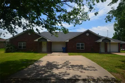 105 Bryant St #2, Pottsboro, TX 75076