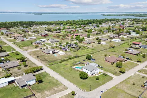 600 Lake Shadow Dr, Lavon, TX 75166