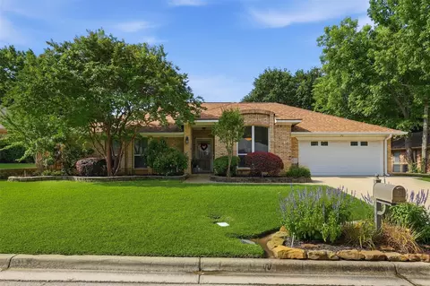 325 Marseille Dr, Hurst, TX 76054
