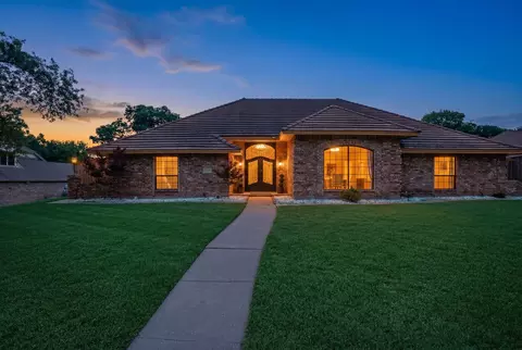 906 Greenbriar Ln, Duncanville, TX 75137