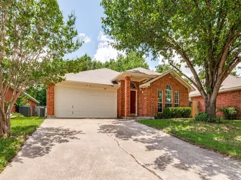 629 Forest Oaks Dr, Grand Prairie, TX 75052