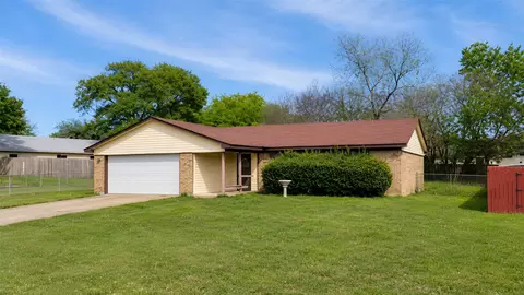 902 S Old Temple Rd, Hewitt, TX 76643